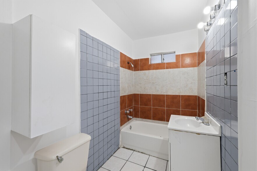 More Photos Of 932 E 23rd St, Long Beach Multifamily For Sale