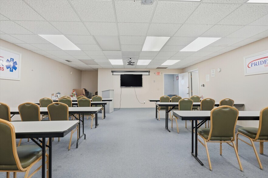 More Photos Of 7 Stewart St, Haverhill Manufacturing For Lease