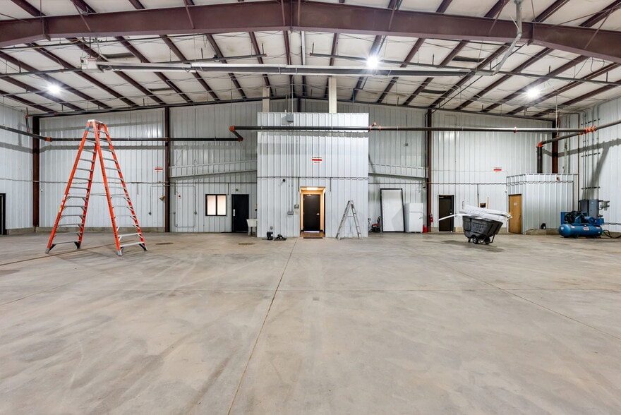 More Photos Of 2150 Victor Pl, Colorado Springs Distribution For Lease