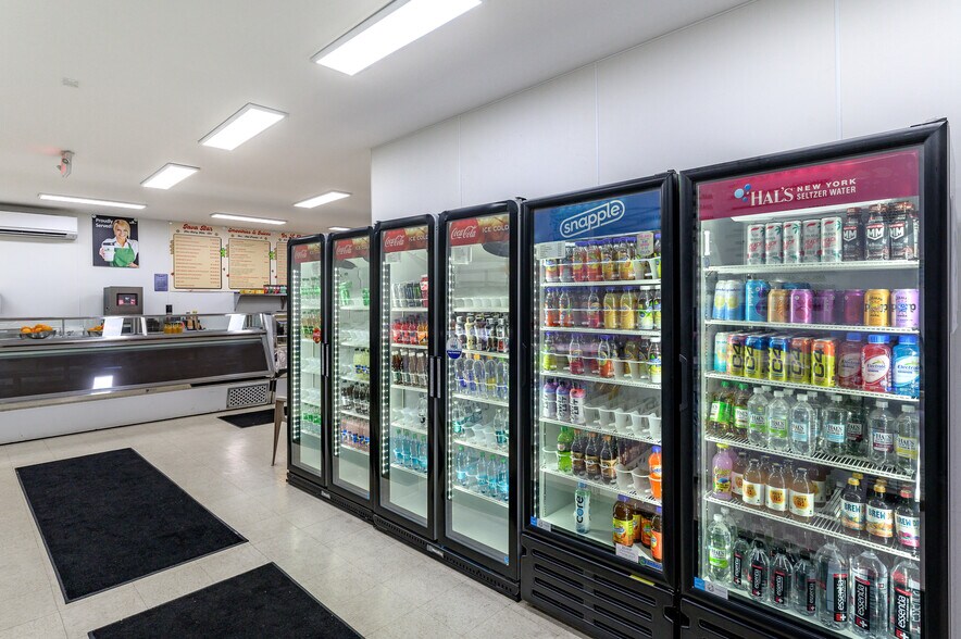 More Photos Of 524-526 Bedford Rd, Bedford Hills General Retail For Sale