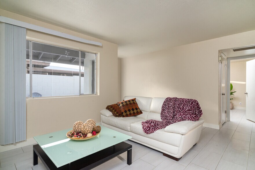 More Photos Of 528 W La Jolla Dr, Tempe Apartments For Sale