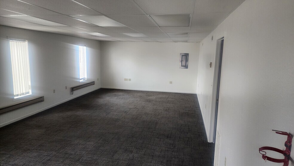 More Photos Of 4401 16th Ave W, Williston Warehouse For Lease