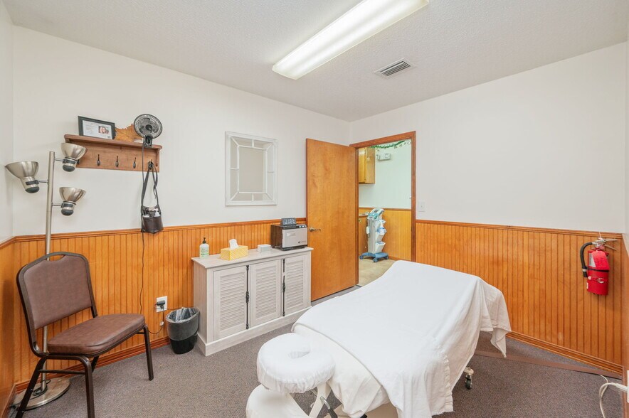 More Photos Of 1078 S Ferdon Blvd, Crestview Medical For Sale