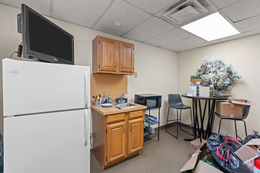 More Photos Of 33 College Hill Rd, Warwick Apartments For Lease