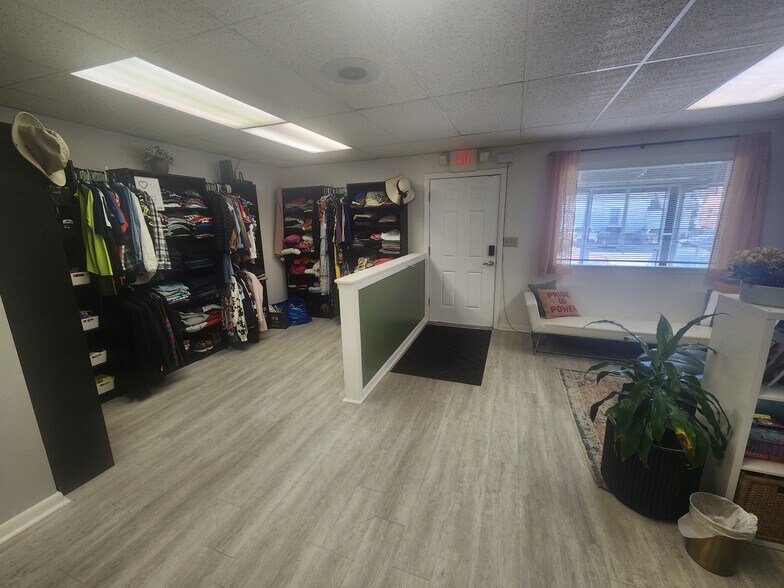 More Photos Of 1322 S 10th St, Milwaukee Freestanding For Sale