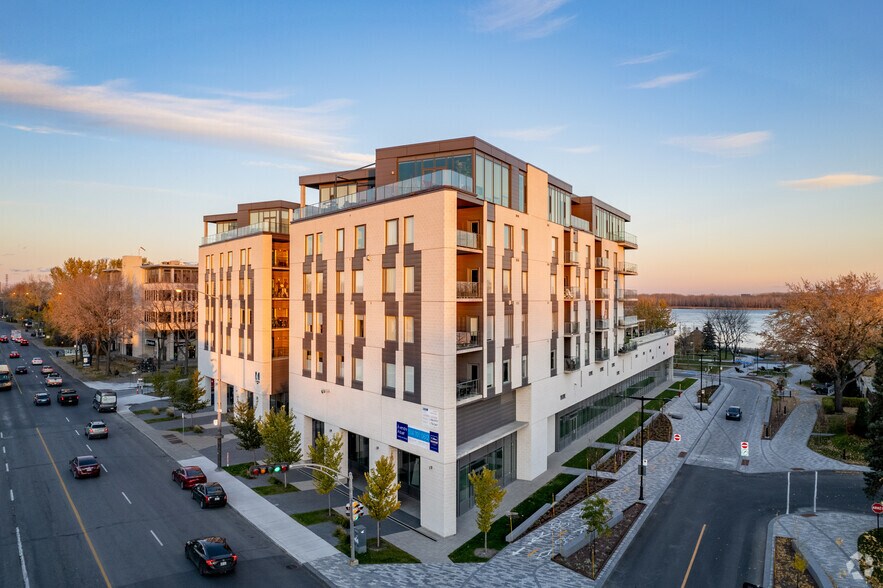 Primary Photo Of 11300 Rue Notre-Dame E, Montréal-Est Apartments For Sale