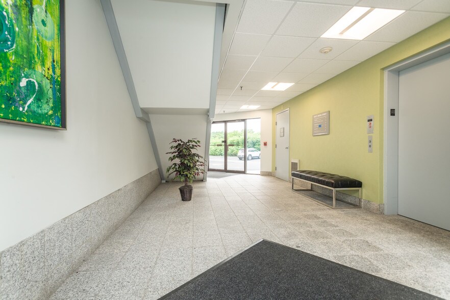 More Photos Of 50 Speen St, Framingham Office For Lease