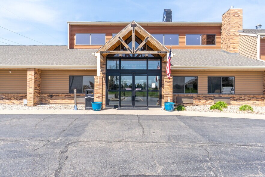 More Photos Of 4230 S Lewis Blvd, Sioux City Hotel For Sale