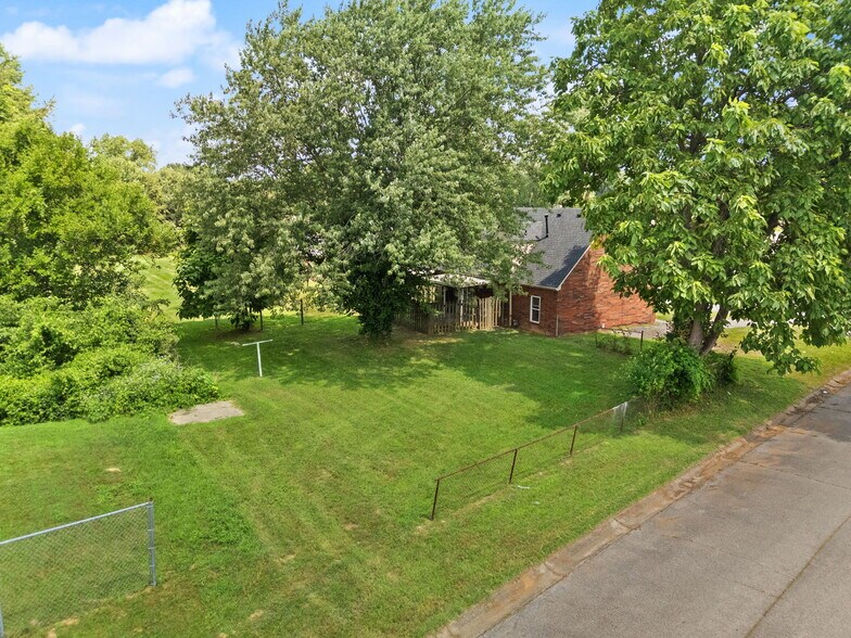 More Photos Of 815-817 Lancelot ct, Jeffersonville Multifamily For Sale