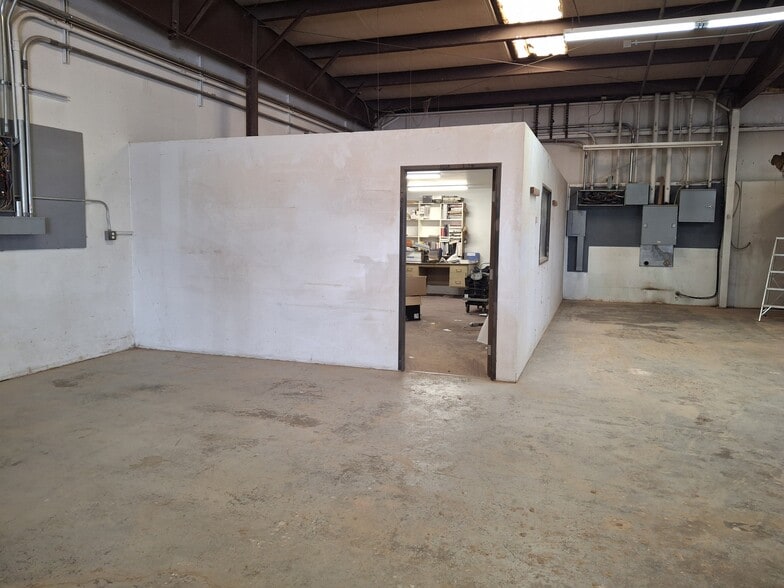 More Photos Of 8777 Brighton Rd, Henderson Warehouse For Lease