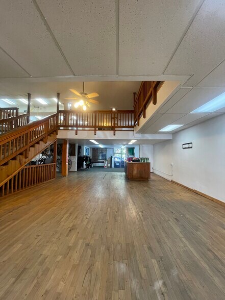 More Photos Of 513 S Main St, Moscow Storefront For Lease