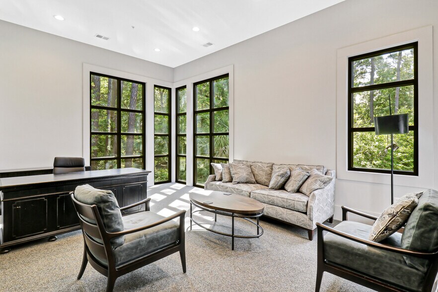 More Photos Of 10 Park Ln, Hilton Head Island Office For Sale