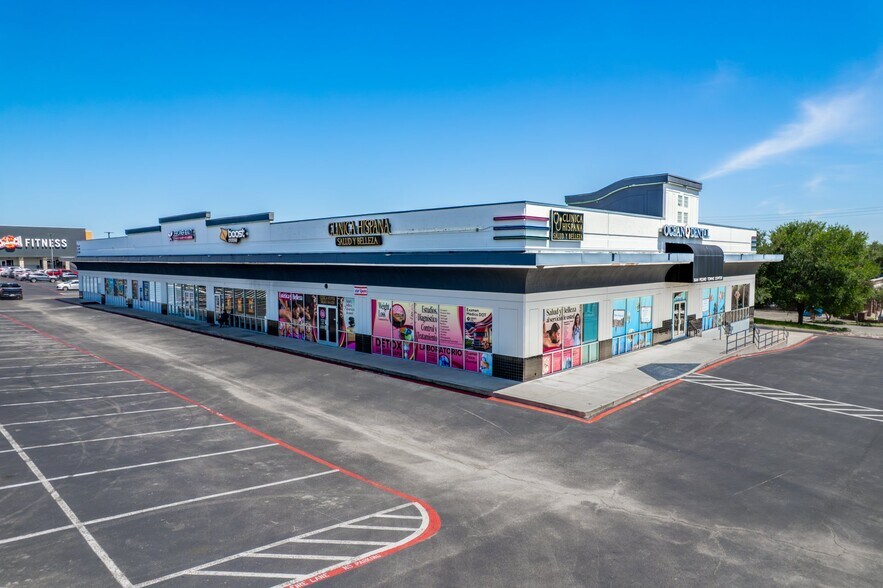More Photos Of 7122 San Pedro Ave, San Antonio Storefront For Lease