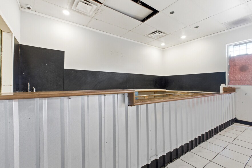 More Photos Of 2575 Flat Shoals Rd, Decatur Freestanding For Sale