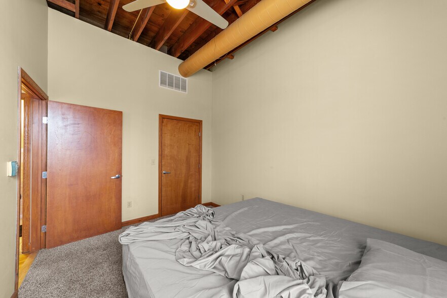 More Photos Of 2800-2806 Mayfield Rd, Cleveland Heights Storefront Retail Office For Sale