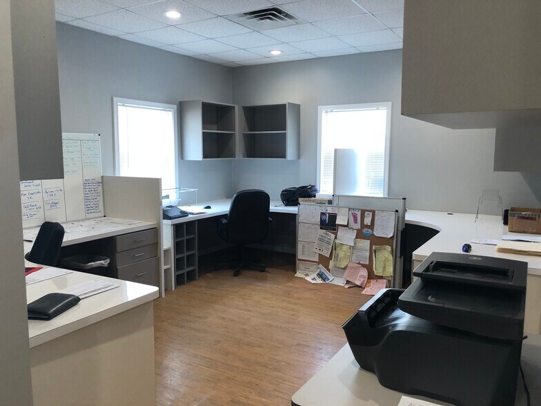 More Photos Of 602 S Loop 4, Buda Warehouse For Lease