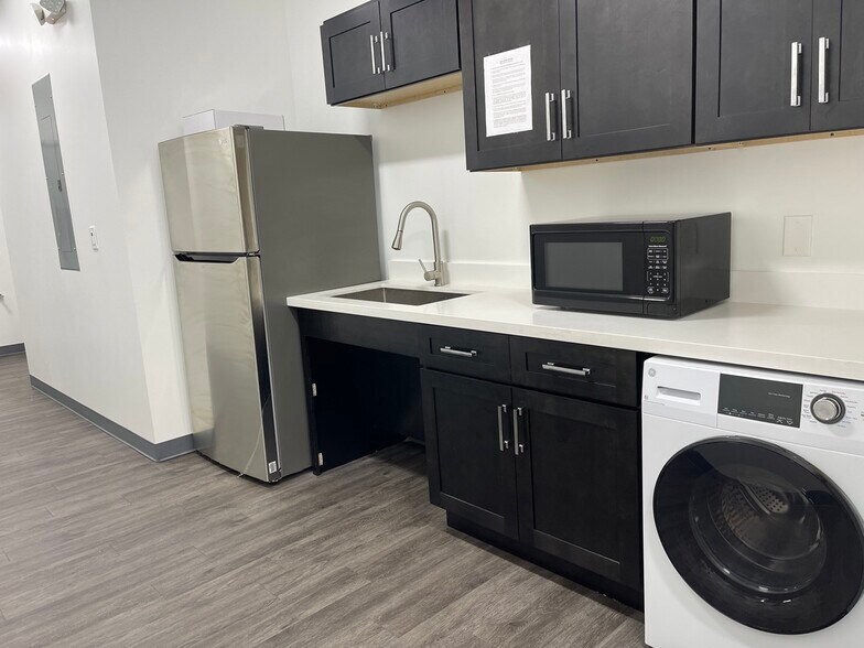 More Photos Of 2414 Marsh Ln, Carrollton Office For Lease
