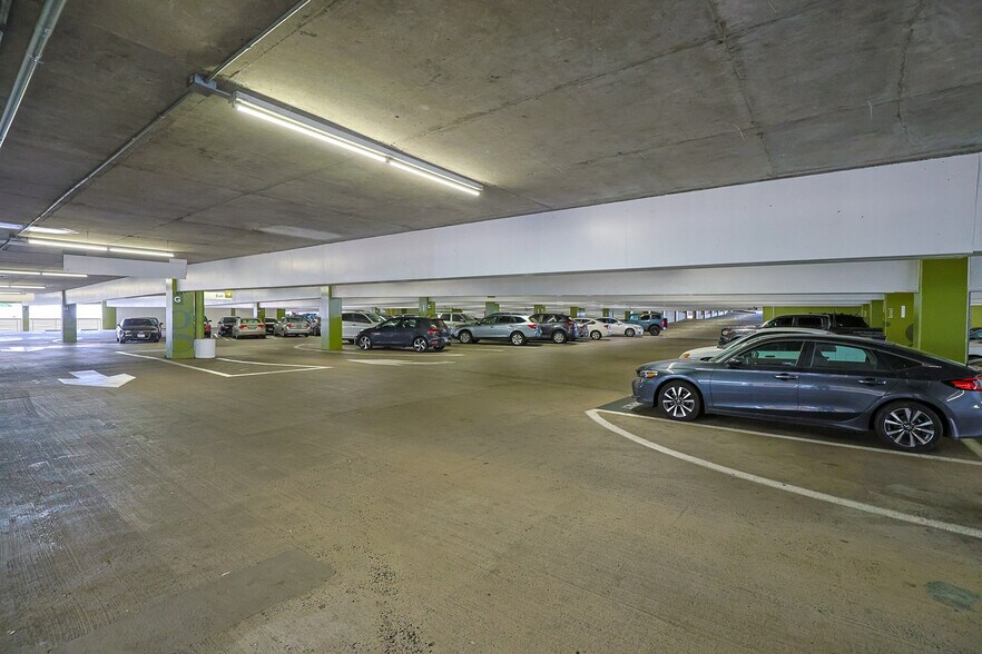 More Photos Of 15301 Ventura Blvd, Sherman Oaks Unknown For Lease