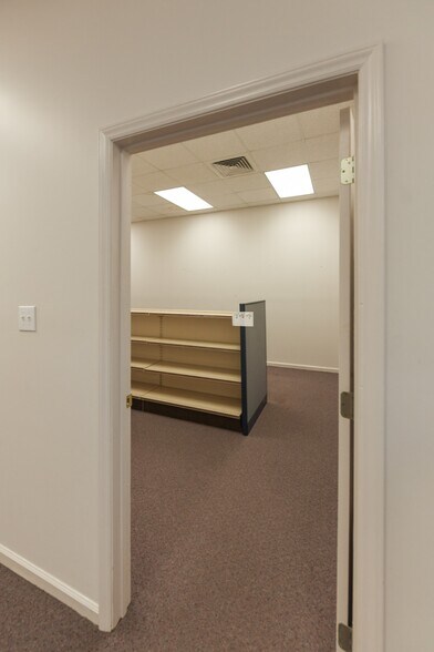 More Photos Of 409 Chicago Dr, Fayetteville Flex For Lease