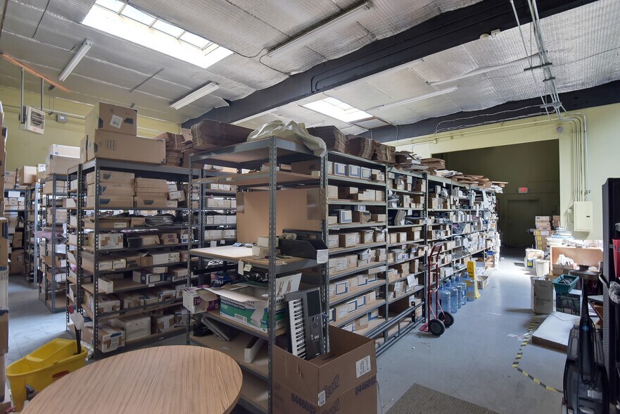 More Photos Of 4039 Transport St, Palo Alto Light Manufacturing For Lease