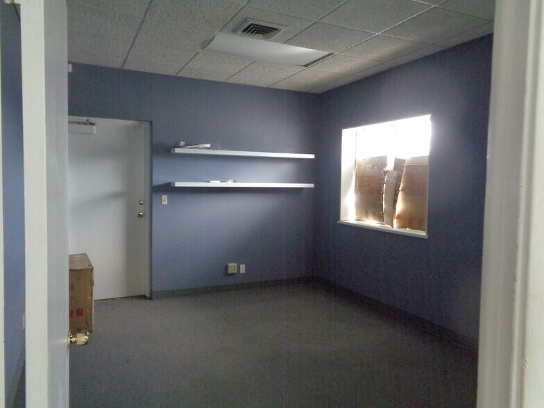 More Photos Of 3903-3913 S Lynn Ct, Independence Office For Sale