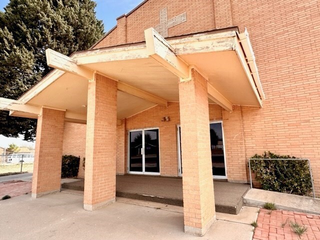 Primary Photo Of 2009 S Main St, Big Spring Specialty For Sale