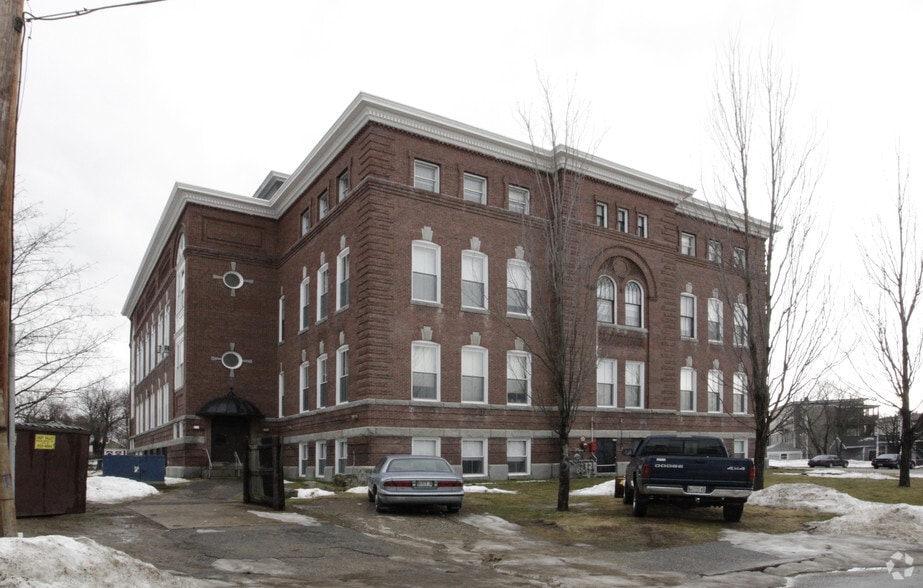 More Photos Of 19 Wood St, Lewiston Apartments For Sale