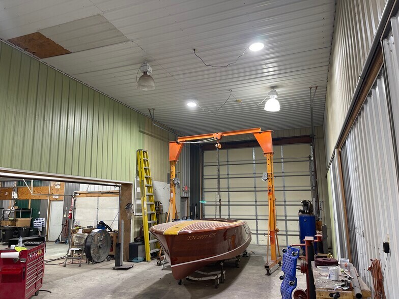 More Photos Of 653 Lakeway Dr, Russell Springs Showroom For Sale