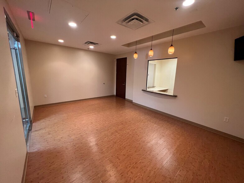 More Photos Of 3060 Communications Pky, Plano Medical For Lease