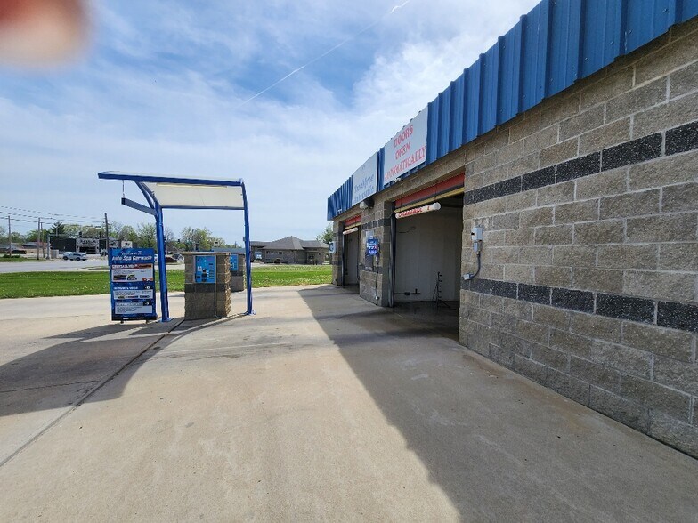 More Photos Of 923 N Morley St, Moberly Carwash For Sale