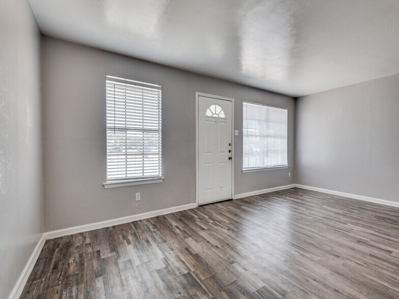 More Photos Of 2718 Sherman St, Grand Prairie Apartments For Sale