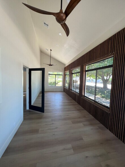 More Photos Of 199 E 52nd St, Garden City Warehouse For Lease