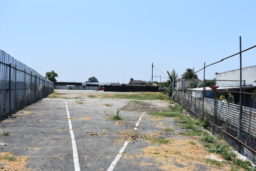 More Photos Of 1693-1699 E 109th St, Los Angeles Land For Sale