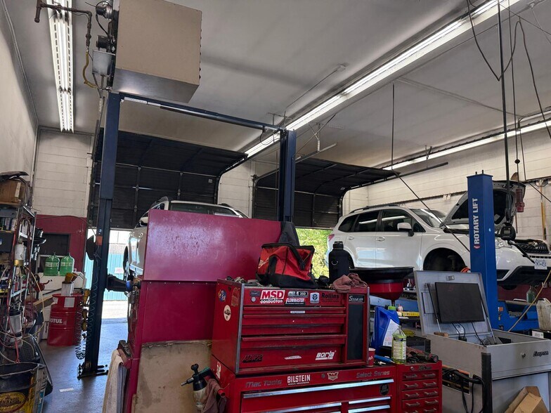 More Photos Of 22339 48 Av, Langley Auto Repair For Sale