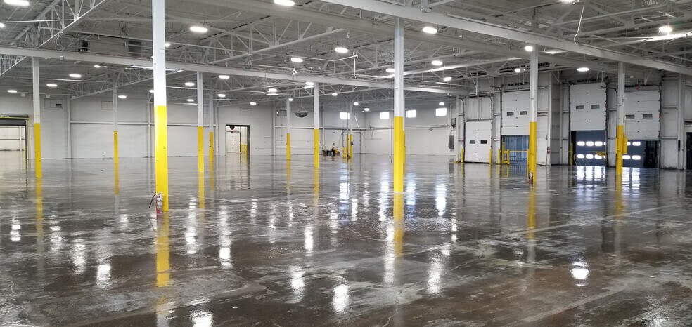 More Photos Of 4848 W 130th St, Cleveland Warehouse For Lease