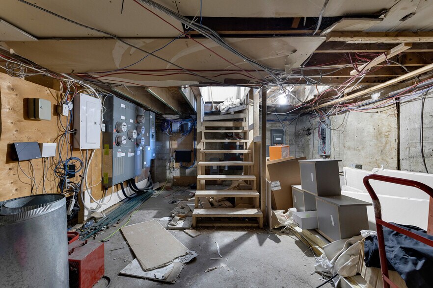 More Photos Of 3554 Rue Bélair, Montréal General Retail For Lease