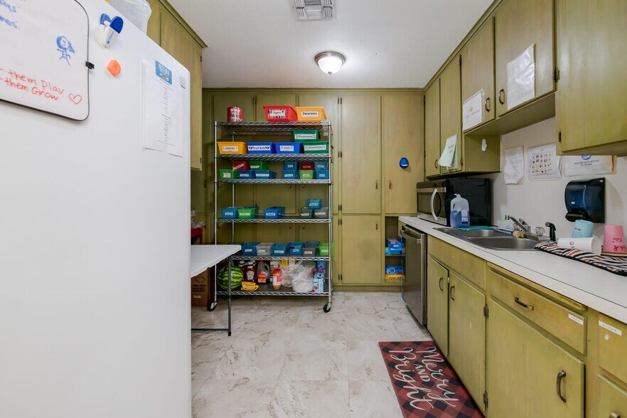 More Photos Of 2000 N 25th St, Waco Daycare Center For Sale