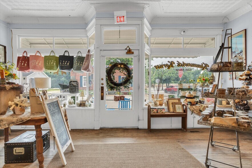 More Photos Of 119 Market st, Imperial Freestanding For Sale