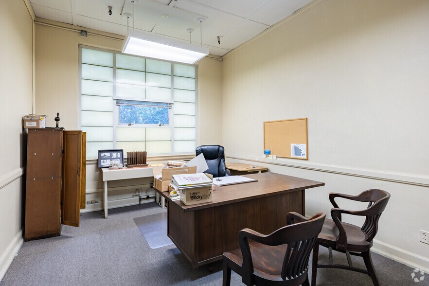More Photos Of 900 Jefferson Ave, Newport News Manufacturing For Lease