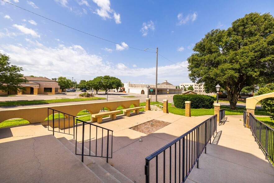 More Photos Of 856 S Green St, Wichita Religious Facility For Sale