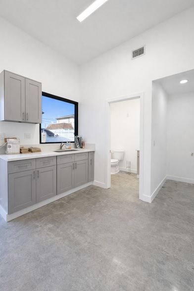 More Photos Of 7031-7033 Pickering Ave, Whittier Apartments For Lease