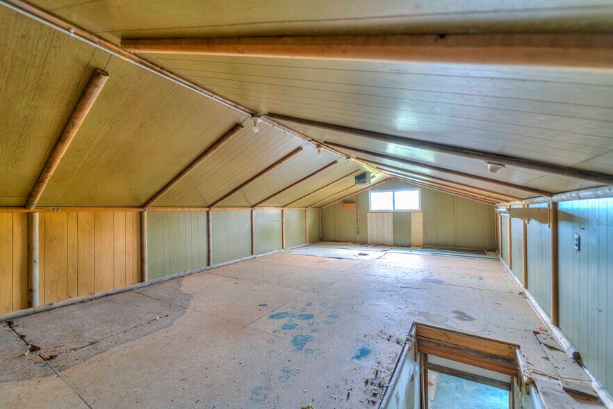 More Photos Of 1011 Lansing Ave, Jackson Storefront For Sale