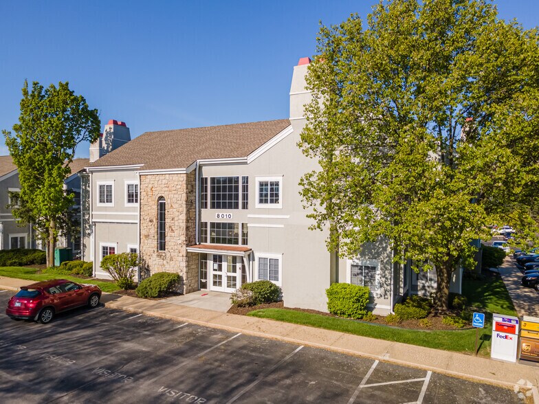 More Photos Of 8010 State Line Rd, Prairie Village Office For Lease