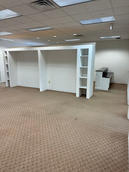 More Photos Of 6 Berkeley Rd, Devon Storefront Retail Office For Lease