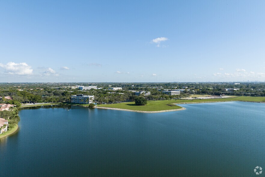 More Photos Of 8100 Oak Ln, Miami Lakes Office For Lease