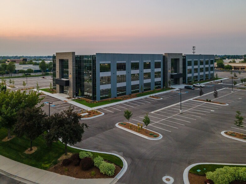 More Photos Of 1820 S Silverstone Way, Meridian Office For Lease