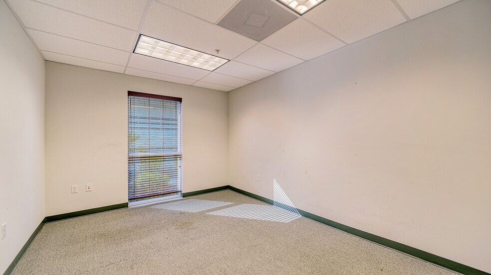 More Photos Of 7316-7320 Delainey Ct E, Sarasota Office Residential For Sale