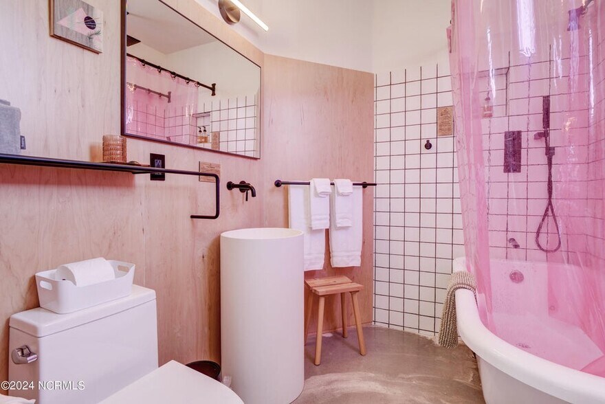 More Photos Of 118 S 4th St, Wilmington Hospitality For Sale