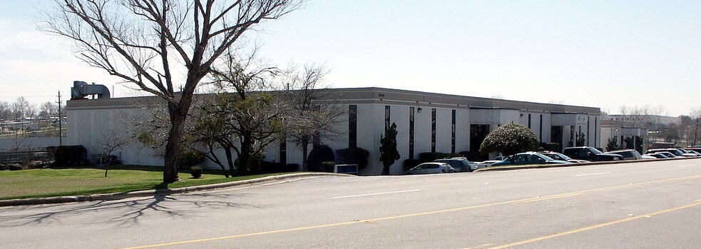 More Photos Of 7615 Metro Center Dr, Austin Warehouse For Lease