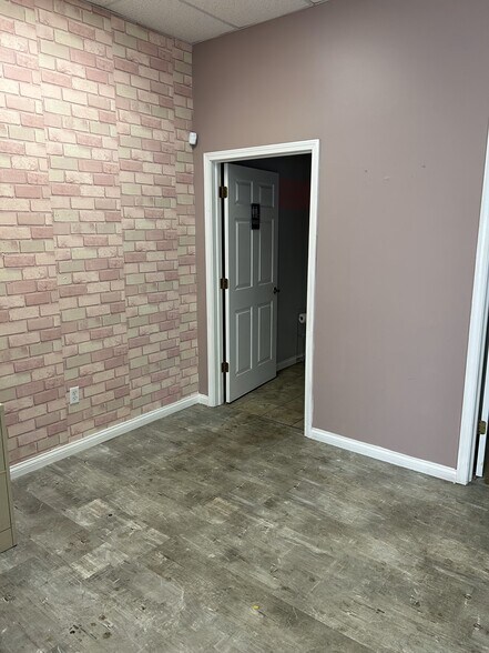 More Photos Of 98-102 Western Ave, Akron Office For Lease